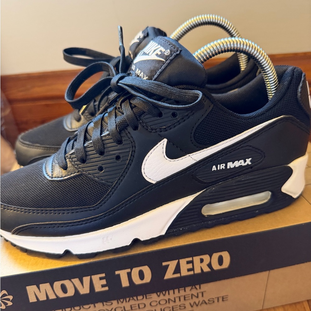 Nike Air Max 90 Women’s 8.5 Black and White DH8010002 Super Clean!